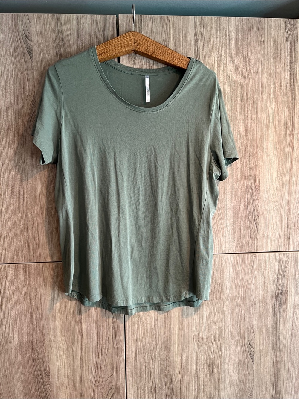 Kuhl size Large Classic Crew Neck Short Sleeve Top - Olive Green